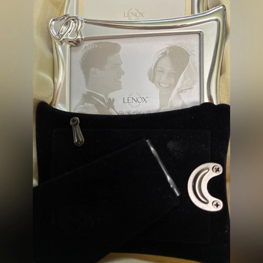 LENOX 5 piece Placecard Holders/Frames‎